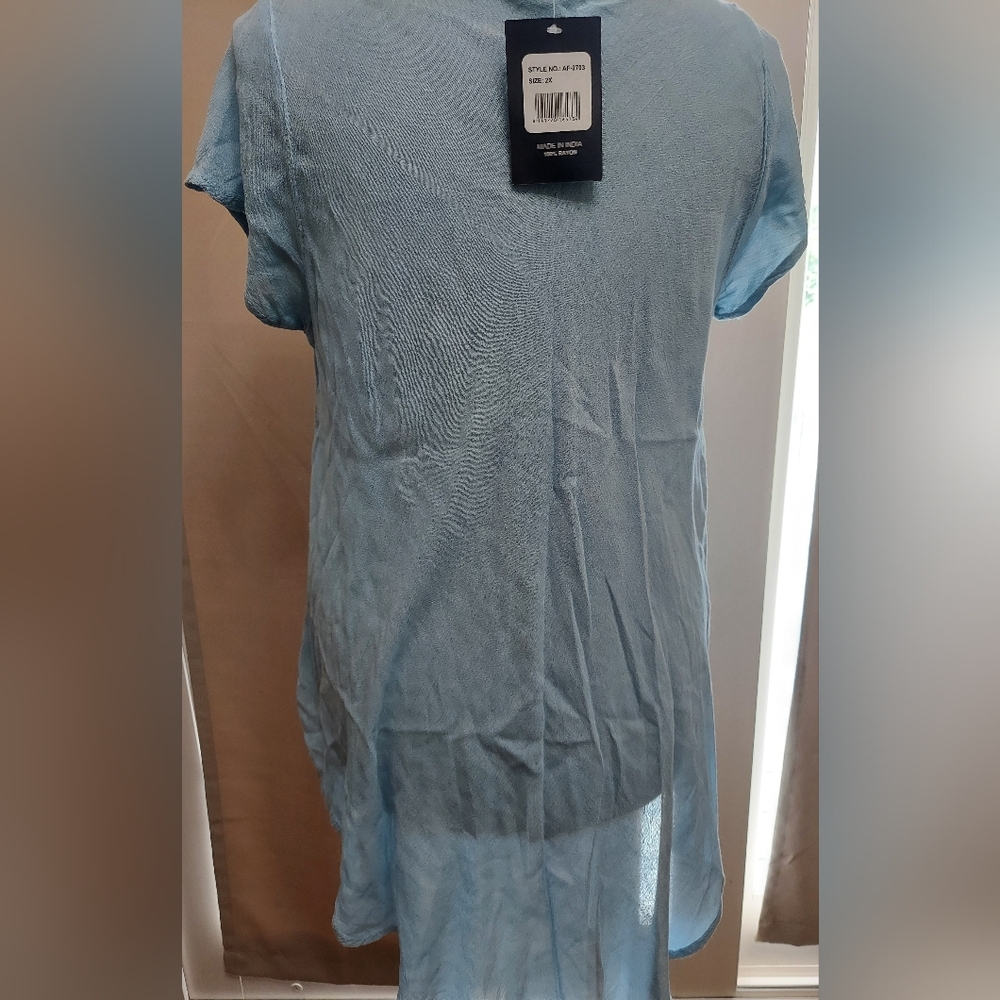 7 Islands Women's Embroidered V Neck Top - Picture 3 of 7